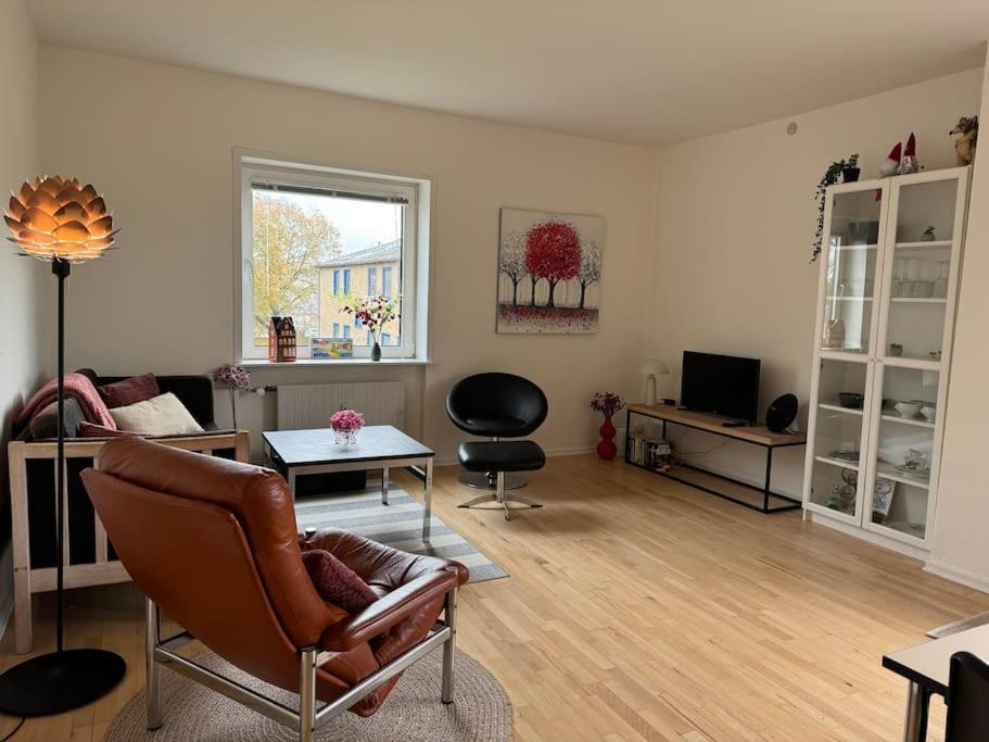Stor Og Lys Lejlighed I Hjertet Af Holstebro Exterior foto